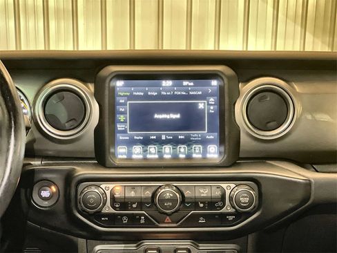 Used 2022 Jeep Wrangler Unlimited Sahara w/ Cold Weather Group image 13