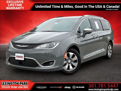 Used 2020 Chrysler Pacifica Limited FWD image 3