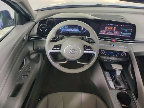 Used 2023 Hyundai Elantra SEL w/ Convenience Package FWD image 16