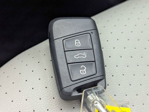 Used 2019 Volkswagen Jetta R-Line FWD image 29