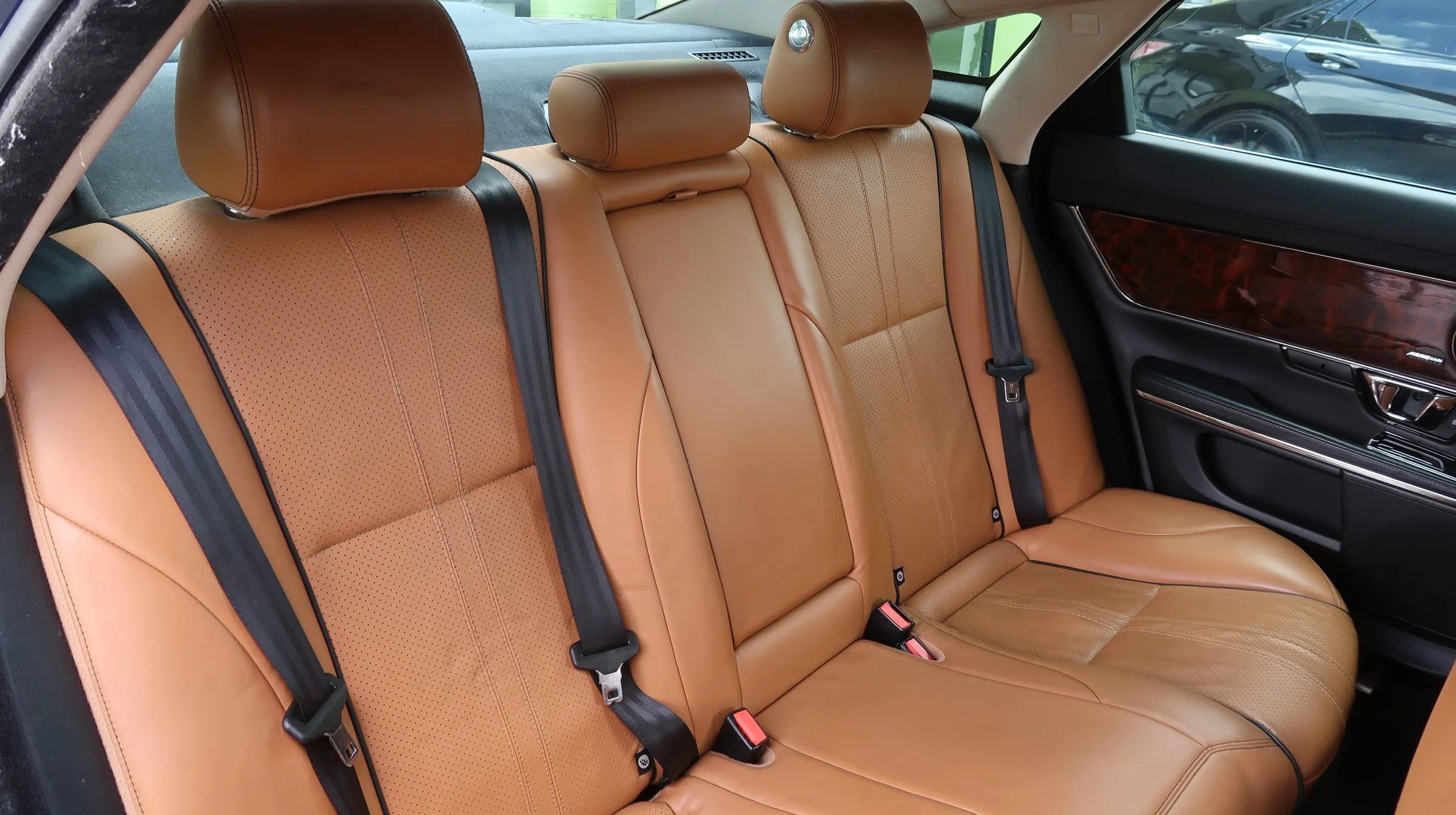Used 2016 Jaguar XJ R-Sport RWD image 23