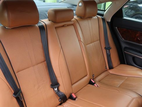Used 2016 Jaguar XJ R-Sport RWD image 23
