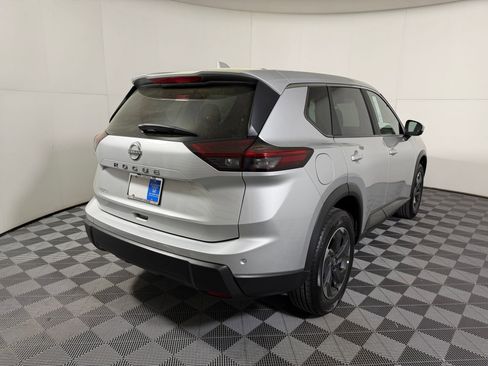 Used 2025 Nissan Rogue SV image 7