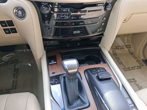 Used 2021 Lexus LX 570 4WD w/ Luxury Package image 17