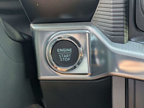 Used 2025 Ford F150 Lariat w/ Equipment Group 502A High AWD/4WD image 31