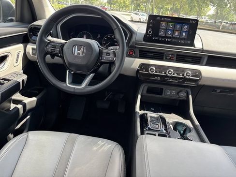 Used 2025 Honda Pilot EX-L image 17