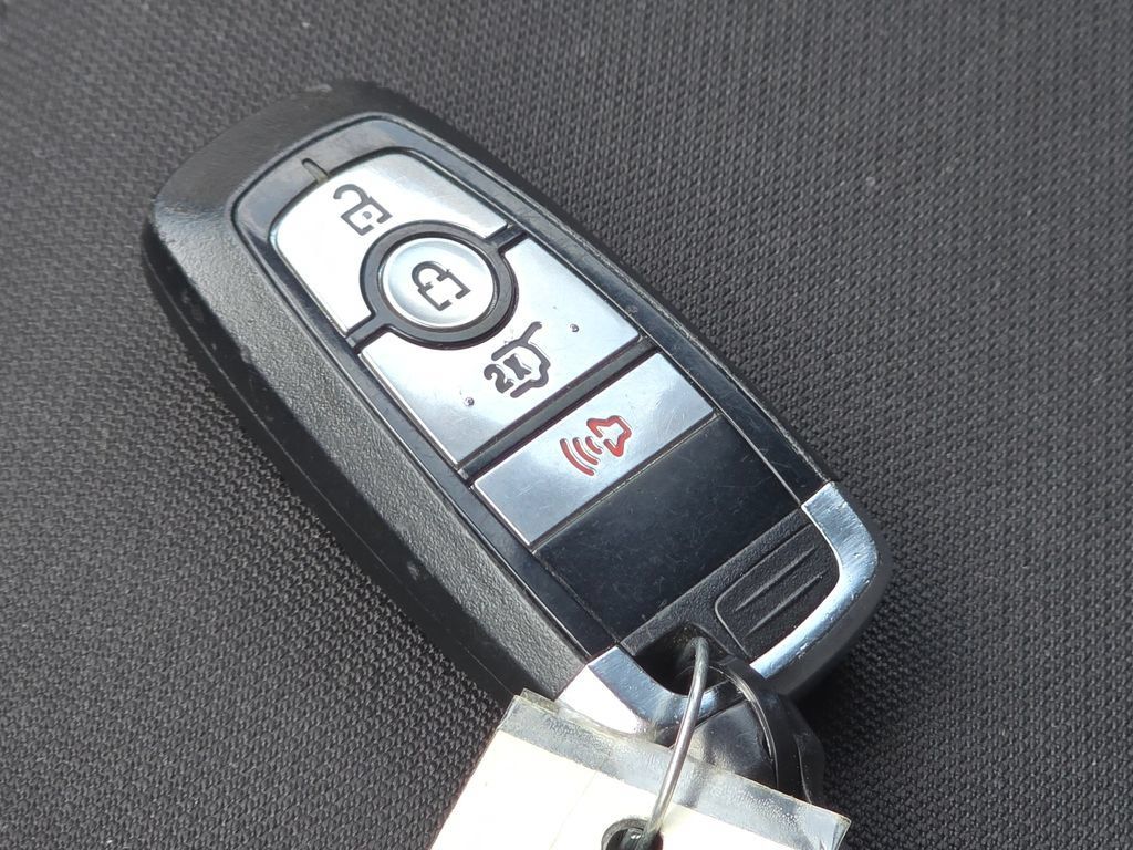 Used 2023 Ford Explorer XLT AWD/4WD image 39