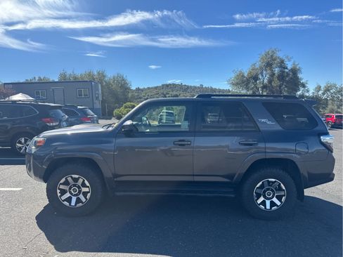 Used 2020 Toyota 4Runner TRD Off-Road AWD/4WD image 8
