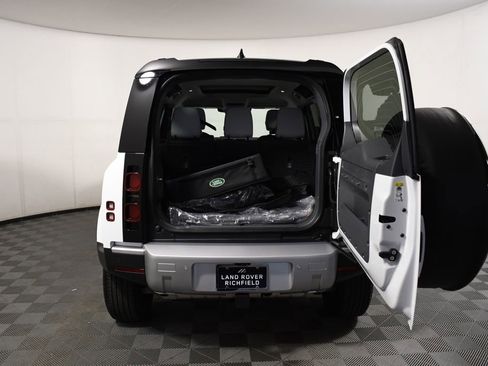 Used 2025 Land Rover Defender 110 S image 13