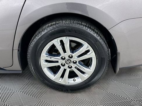 Used 2022 Toyota Sienna XSE image 31