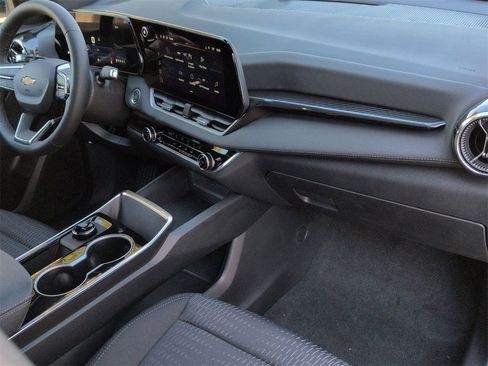 New 2026 Chevrolet Equinox LT w/ Safety and Technology Package FWD image 26