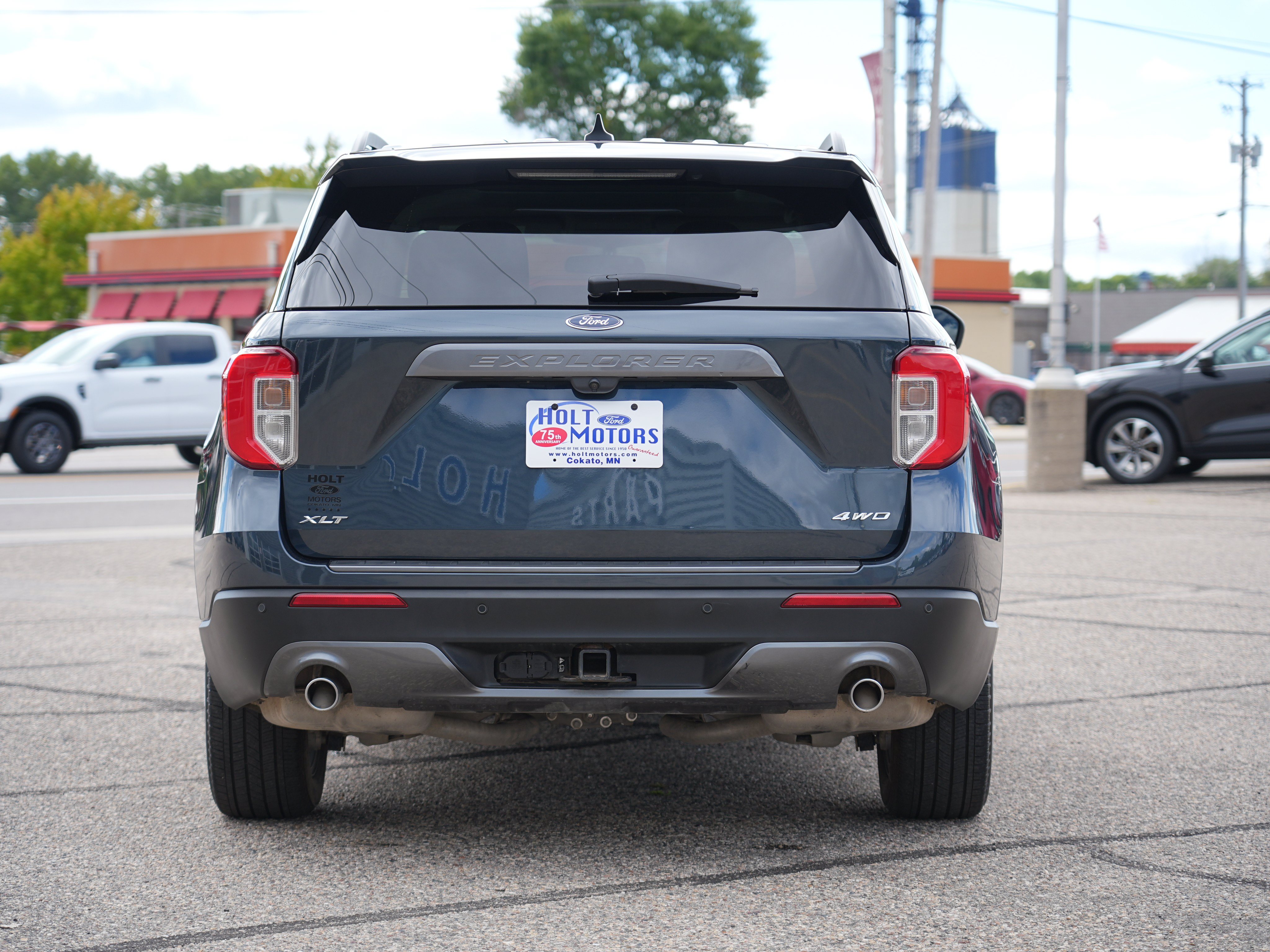 Used 2024 Ford Explorer XLT w/ Equipment Group 202A AWD/4WD image 4
