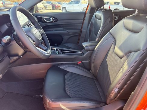 New 2026 Jeep Compass Latitude image 9