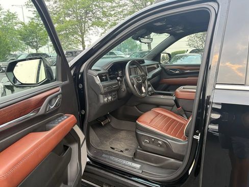 Used 2024 GMC Yukon XL Denali Ultimate AWD/4WD image 9