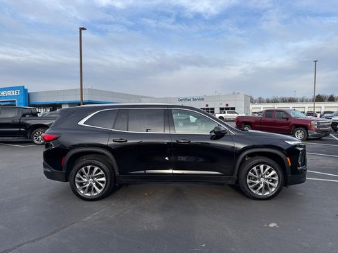 Used 2025 Buick Enclave Preferred image 2