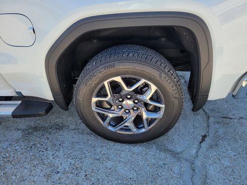 New 2026 GMC Sierra 1500 SLT image 9