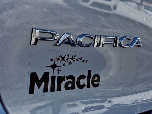 New 2026 Chrysler Pacifica Select AWD/4WD image 18