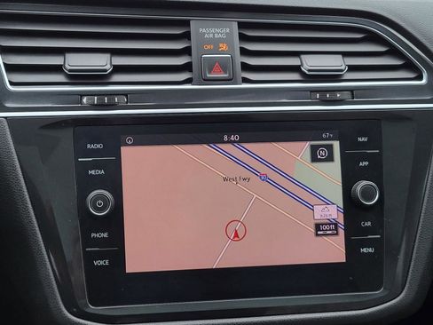 Used 2018 Volkswagen Tiguan SEL FWD image 25