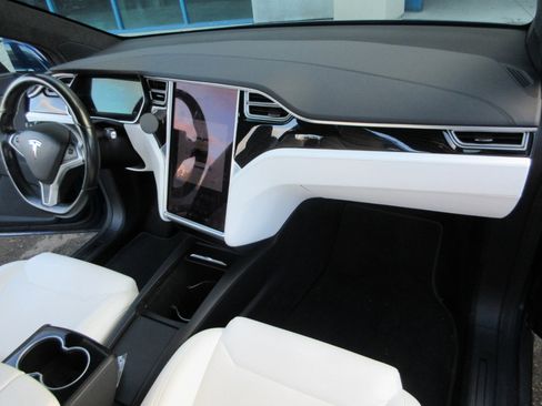 Used 2017 Tesla Model X P100D image 25