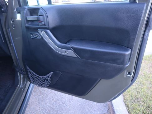 Used 2015 Jeep Wrangler Sport image 27