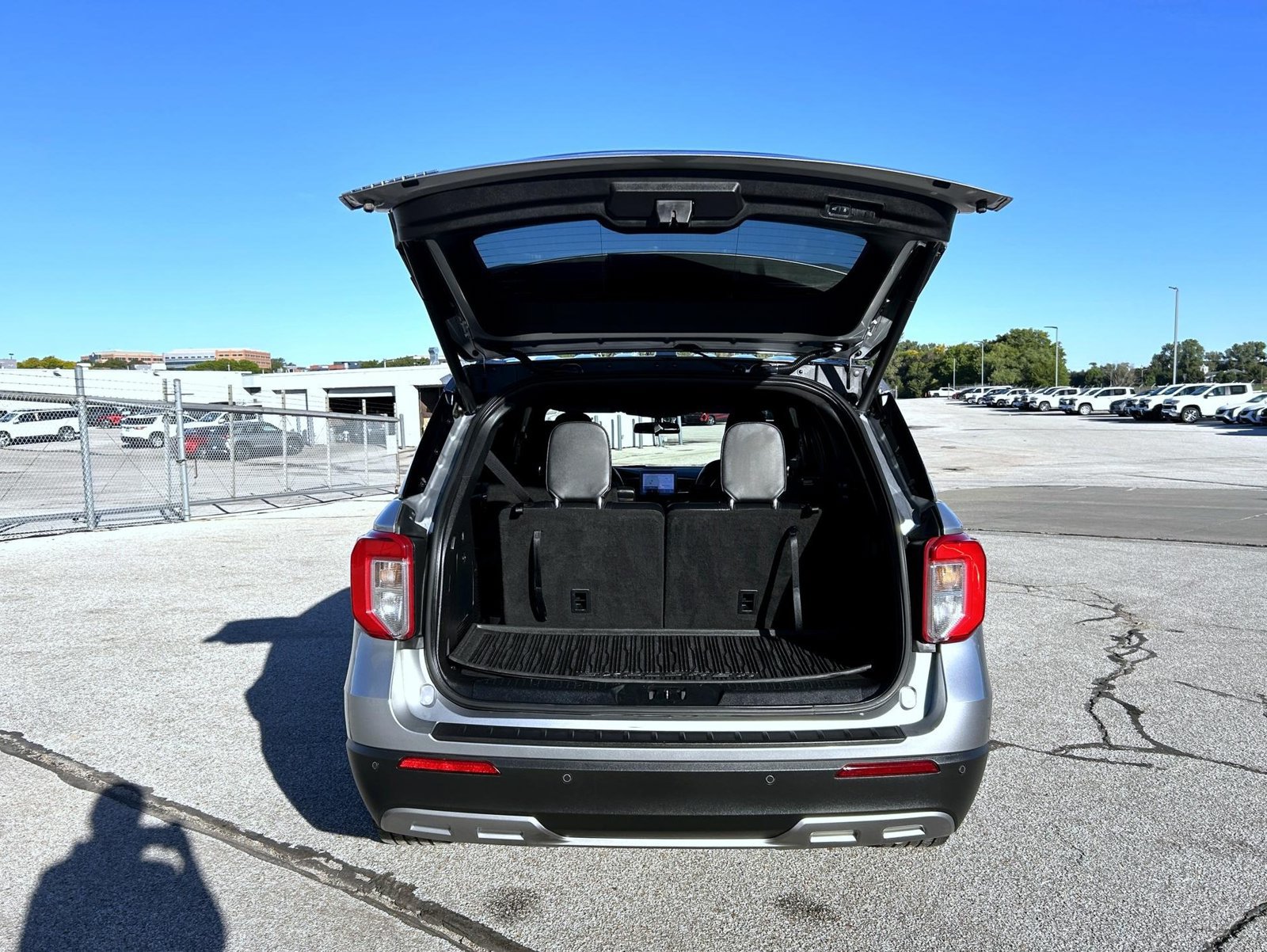Used 2020 Ford Explorer XLT w/ Equipment Group 202A AWD/4WD image 24