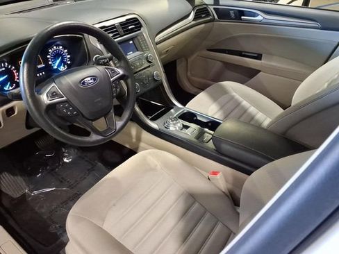Used 2017 Ford Fusion SE FWD image 13