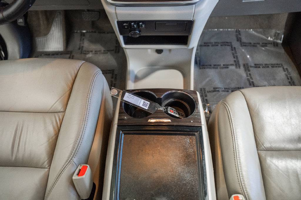 Used 2017 Toyota Sienna XLE w/ XLE Navigation Package FWD image 12