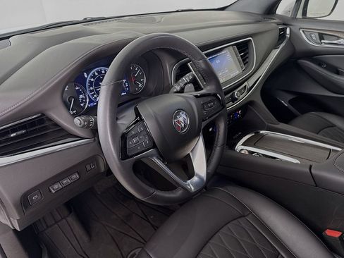 Used 2024 Buick Enclave Avenir image 9