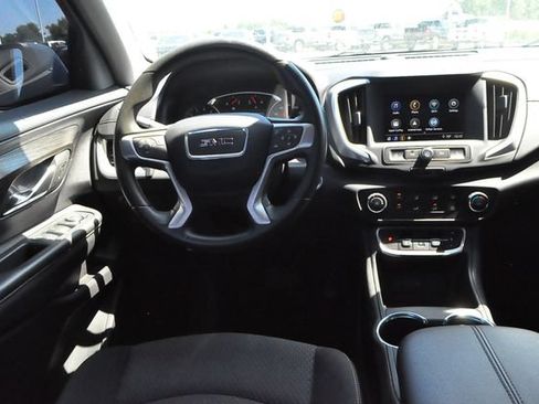 Used 2024 GMC Terrain SLE AWD/4WD image 17