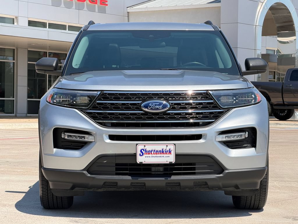 Used 2023 Ford Explorer XLT w/ Equipment Group 202A AWD/4WD image 2