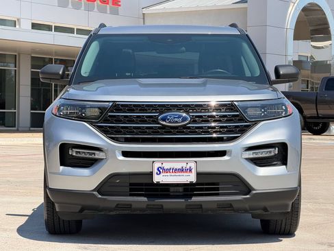 Used 2023 Ford Explorer XLT w/ Equipment Group 202A AWD/4WD image 2