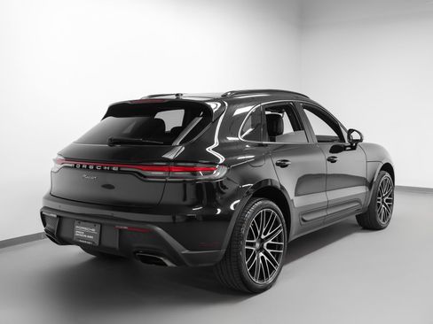 Certified 2022 Porsche Macan AWD/4WD image 12