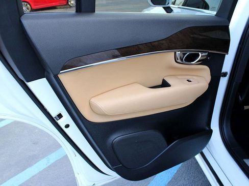 Used 2016 Volvo XC90 T6 Momentum image 17