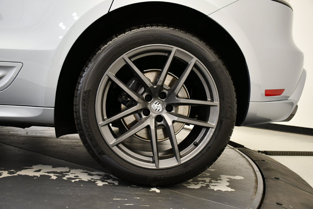 Certified 2026 Porsche Macan Turbo AWD/4WD image 17