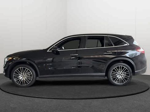 Used 2025 Mercedes-Benz GLC 300 4MATIC image 3