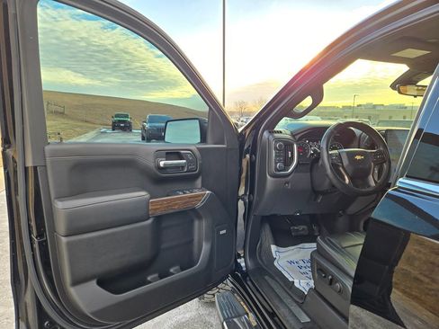 Used 2019 Chevrolet Silverado 1500 High Country w/ Technology Package image 10