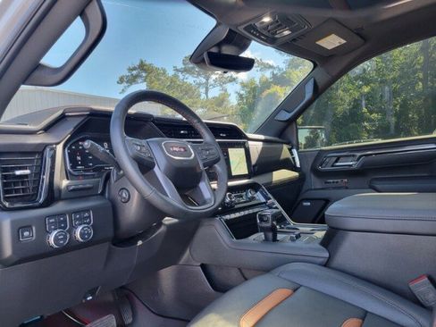 Used 2025 GMC Sierra 1500 AT4 w/ AT4 Premium Package AWD/4WD image 13