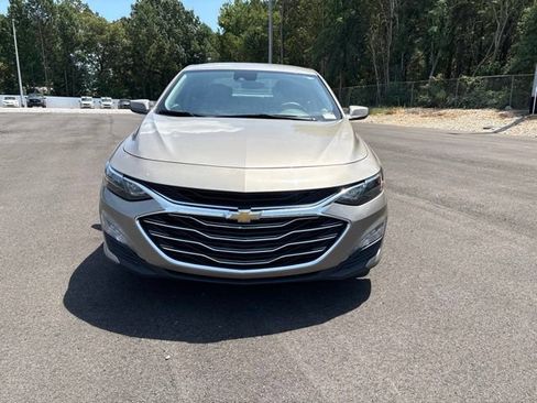 Used 2025 Chevrolet Malibu LT FWD image 2