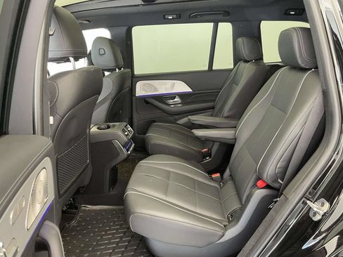 Used 2025 Mercedes-Benz GLS 580 4MATIC image 15