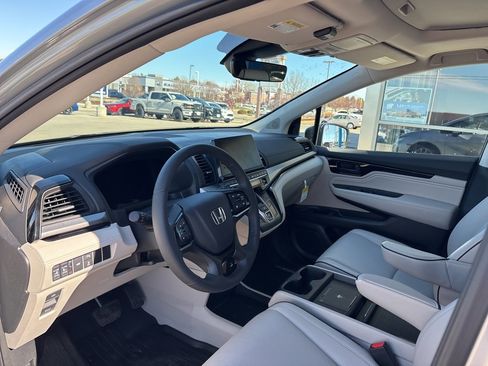 Certified 2026 Honda Odyssey Touring image 11