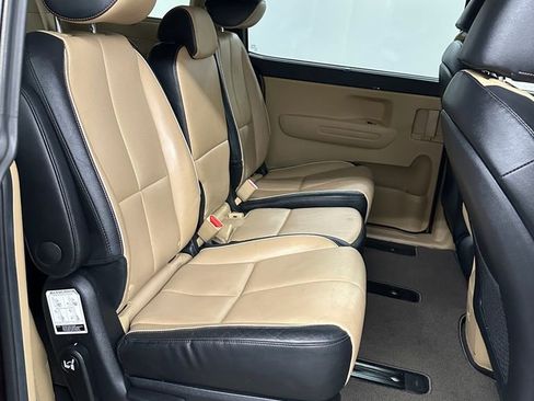 Used 2017 Kia Sedona LX w/ LX Essentials Premium Package FWD image 31