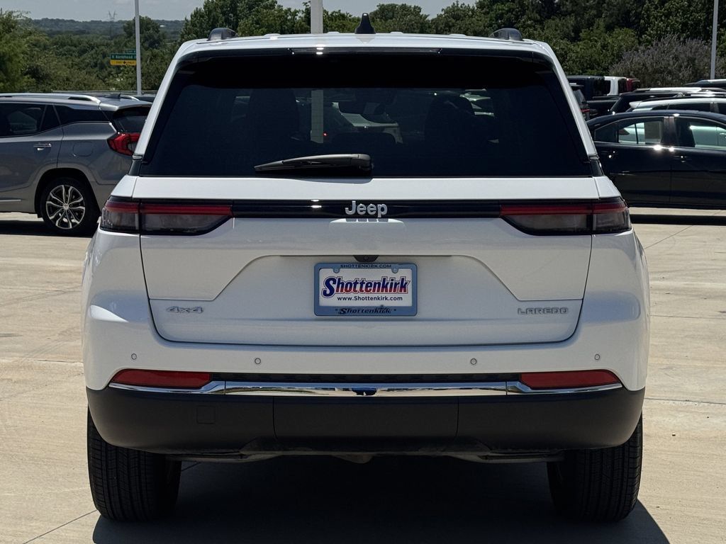 Used 2025 Jeep Grand Cherokee Laredo X w/ Luxury Tech Group I AWD/4WD image 5