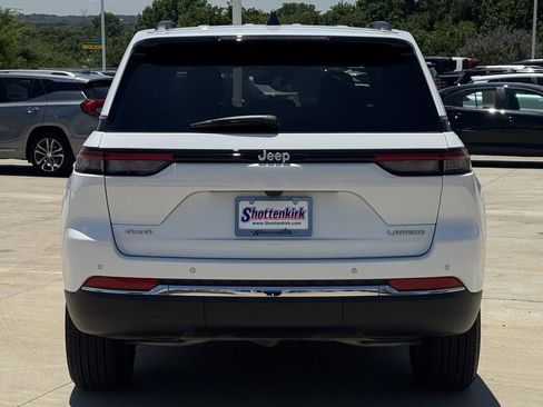 Used 2025 Jeep Grand Cherokee Laredo X w/ Luxury Tech Group I AWD/4WD image 5