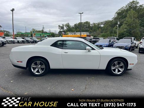 Used 2015 Dodge Challenger SXT image 7