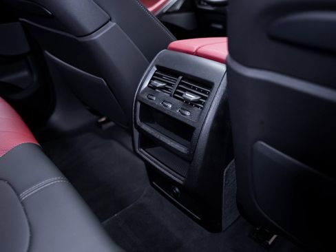 Used 2025 BMW X6 xDrive40i w/ Executive Package image 72