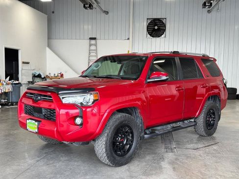Used 2020 Toyota 4Runner TRD Off-Road Premium w/ Moonroof Package AWD/4WD image 31