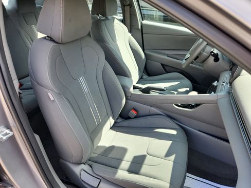 Used 2024 Hyundai Elantra SEL image 21