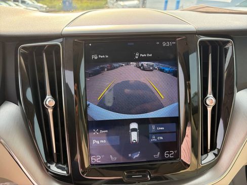 Used 2019 Volvo XC60 T5 Momentum w/ Premium Package FWD image 19