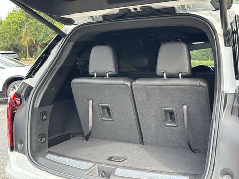 Used 2025 Cadillac XT6 Luxury FWD image 30