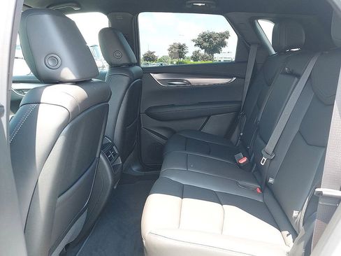 New 2025 Cadillac XT5 Luxury image 7